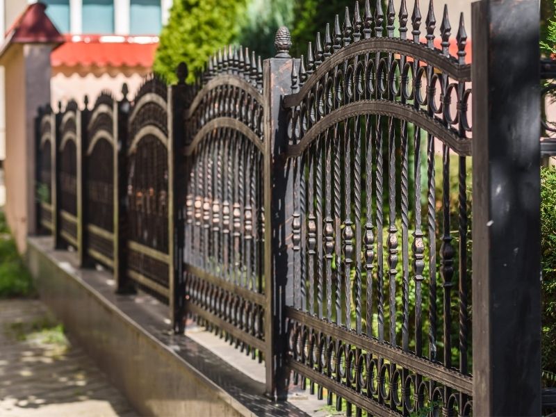 Panel Çit: Estetik ve Güvenli Bir Çitleme Sistemi