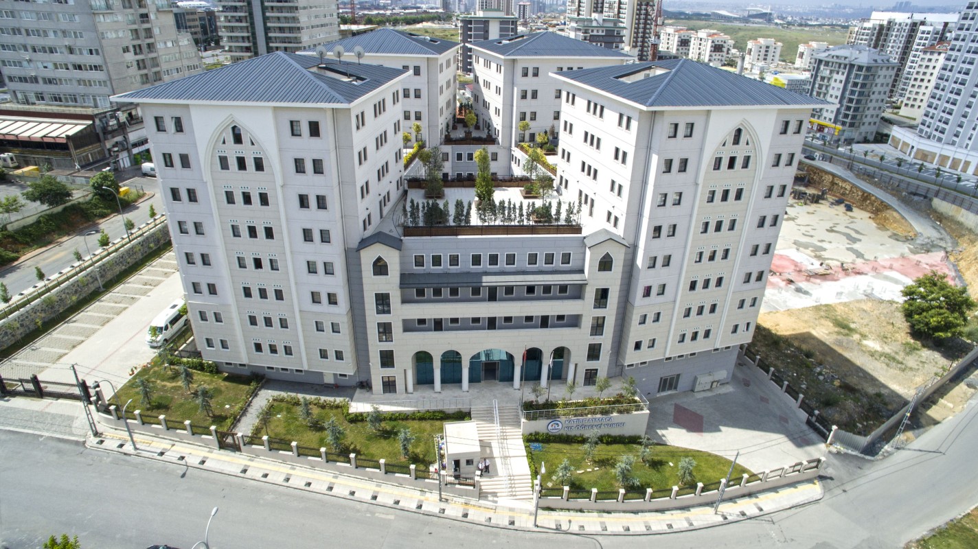 Lise ve Üniversite Döneminde Kız Öğrenciler İçin Farklı Yurt İmkânlarını Değerlendirmek